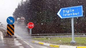 Kar yağışı başladı! İstanbul’a doğru ilerliyor