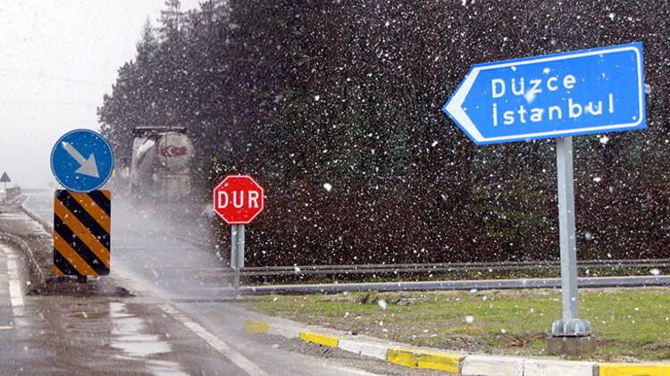 Kar yağışı başladı! İstanbul’a doğru ilerliyor