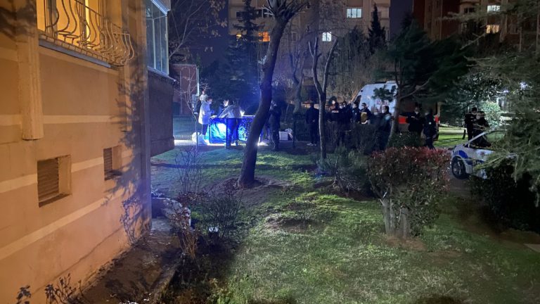 Başakşehir’de tartıştığı eşini başından vurdu