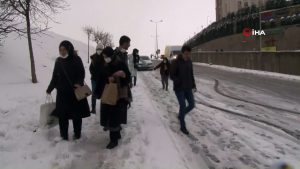 Başakşehir Kayaşehir Arası Araçlar Yolda Kaldı