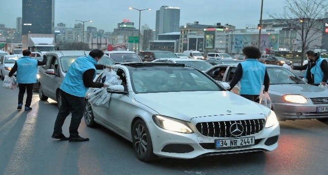 Başakşehir Belediyesi’nden yolda kalanlara iftariyelik