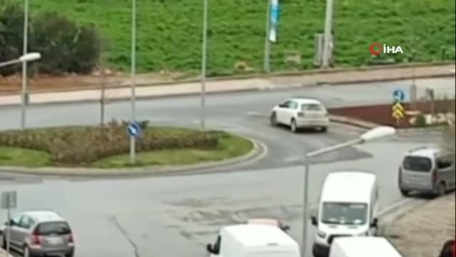 Kavşakta drift atıp trafiği tehlikeye sokan sürücü kamerada