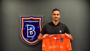Başakşehir Nacer Chadli ile sözleşme yeniledi