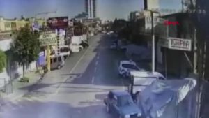 Canları sıkılan 2 çırağın yaptıkları şaşkına çevirdi!